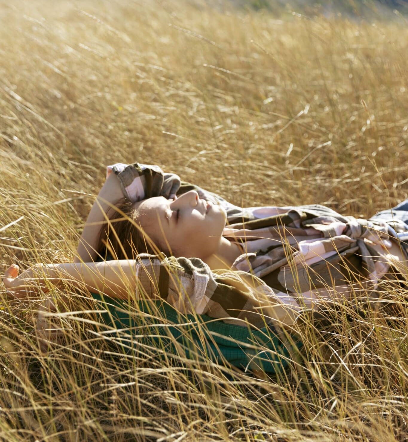 lifestyle-people-traveling-camping